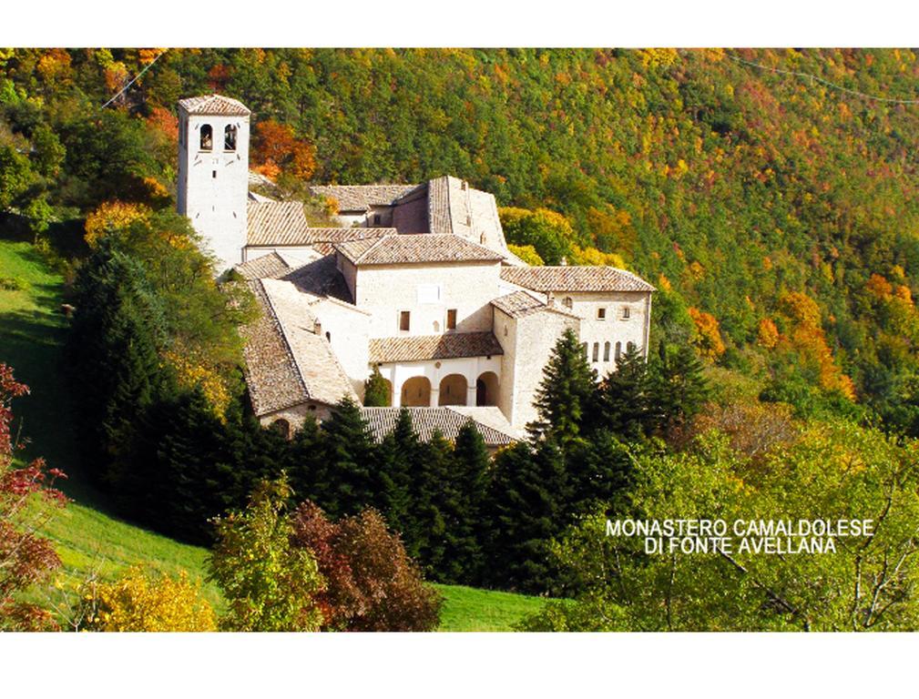 Camera Con Vista Фоссомброне Екстер'єр фото